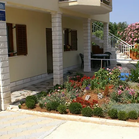 Apartman With Parking Space - 4218 *