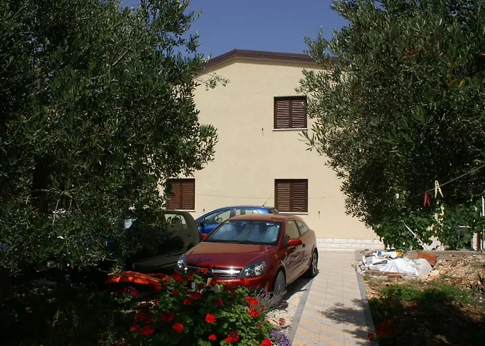 With Parking Space - 4218 Apartman Rogoznica