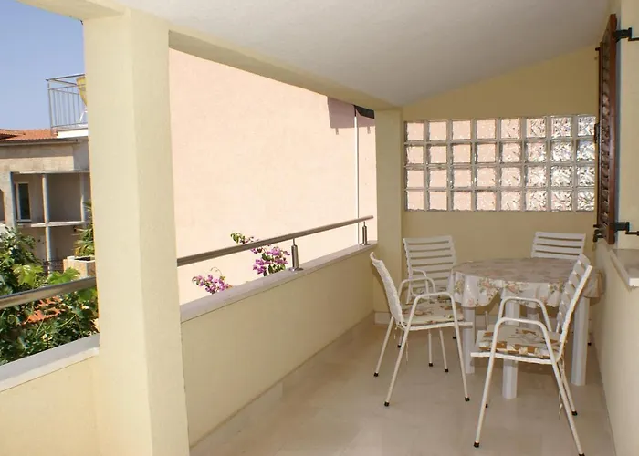 With Parking Space - 4218 Apartamento Rogoznica (Sibenik-Knin)